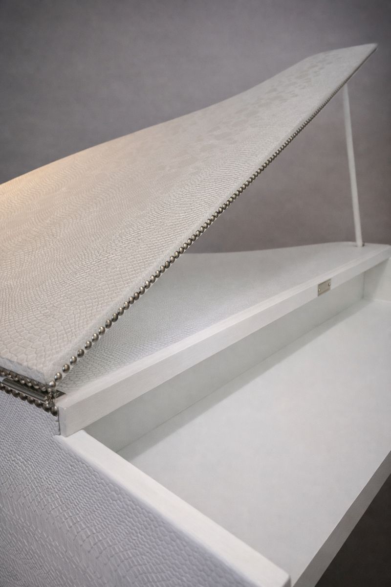 KeyGrand white snakeskin-textured skai covering detail with decorative silver nail trim, showcasing premium scratch-resistant finish